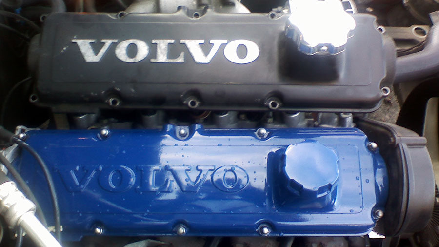 valve-covers-new-old.jpg